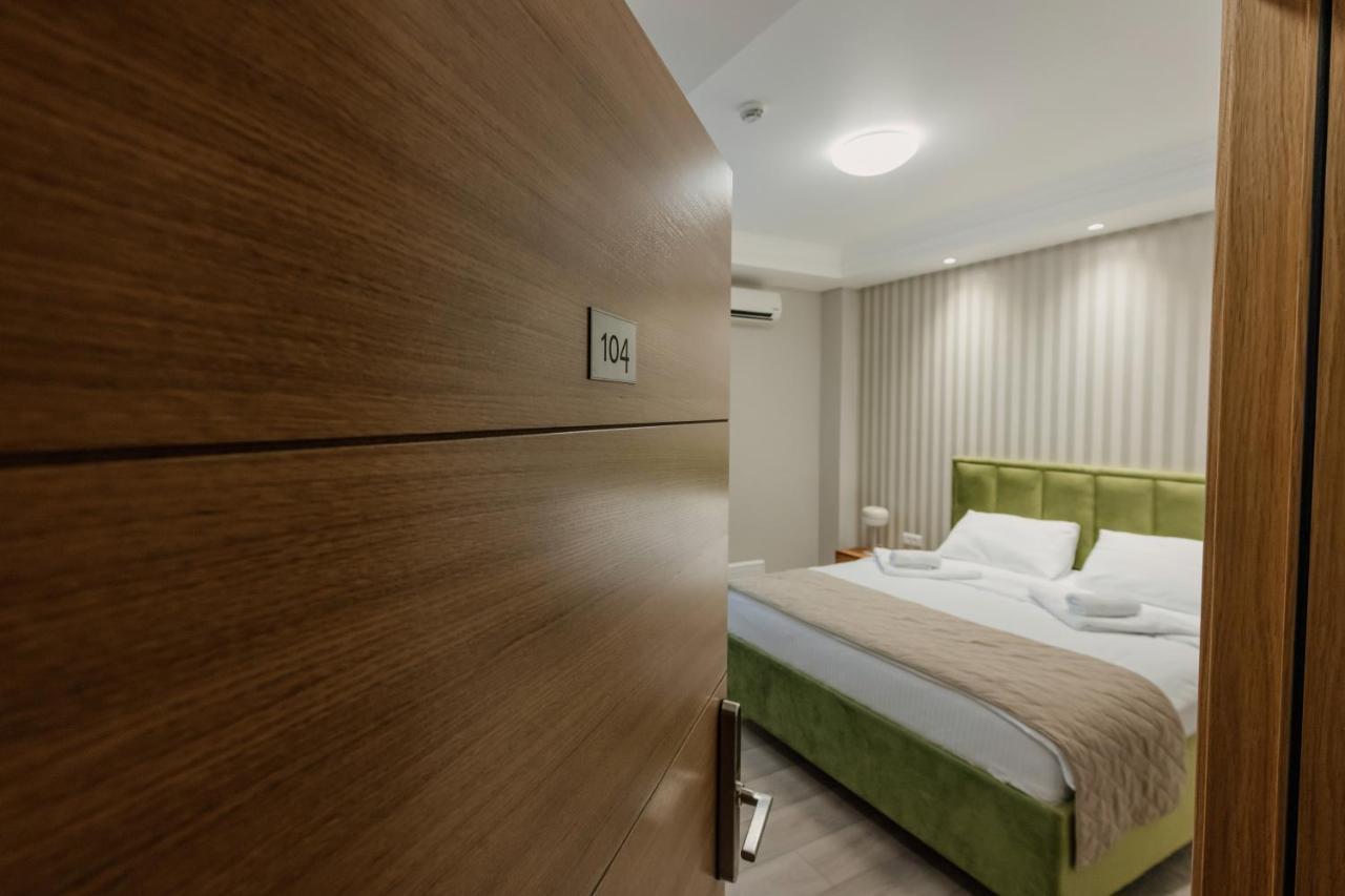Hotel Beli Dvor ชาชาค ภายนอก รูปภาพ