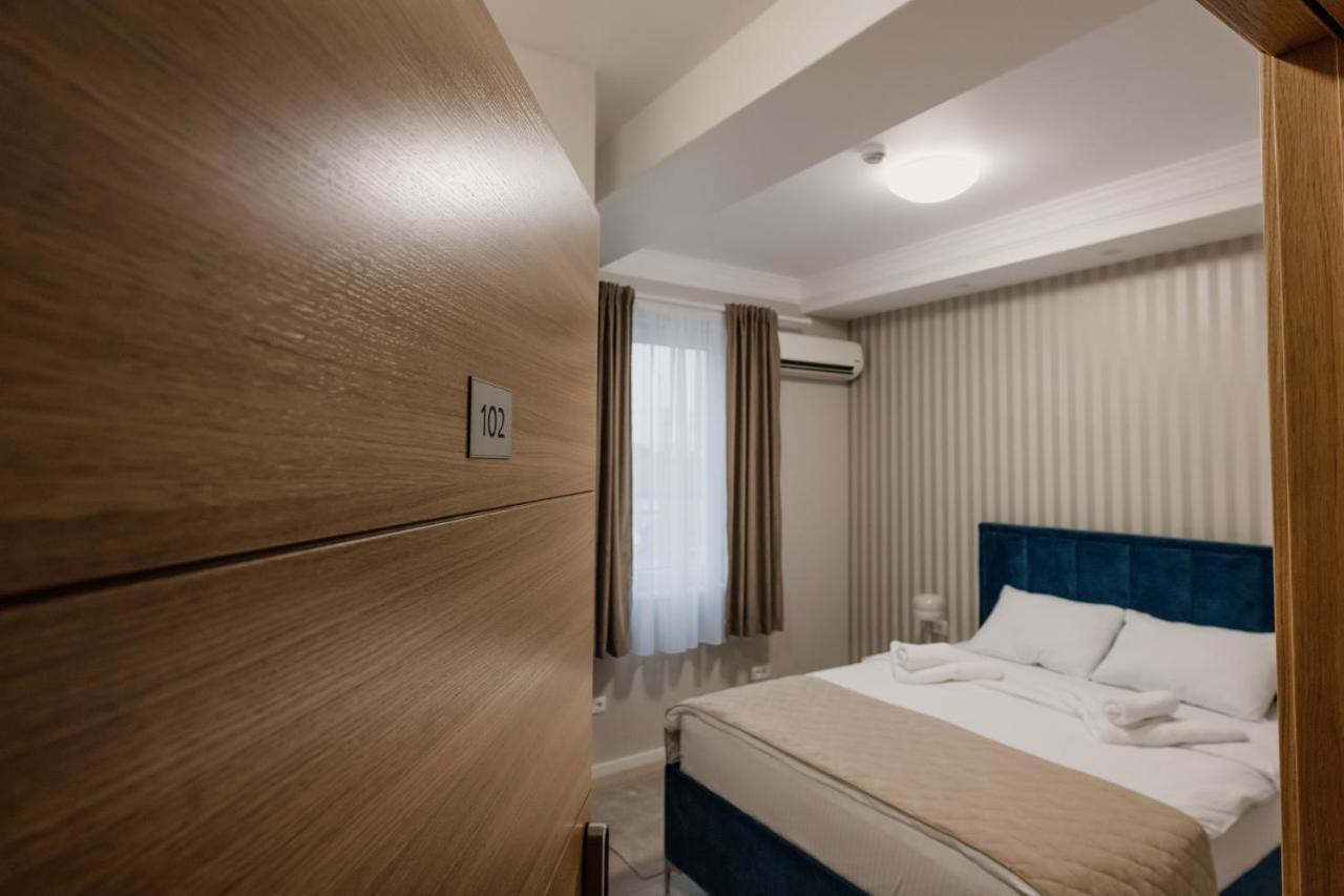Hotel Beli Dvor ชาชาค ภายนอก รูปภาพ