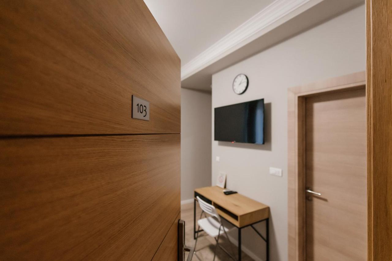 Hotel Beli Dvor ชาชาค ภายนอก รูปภาพ