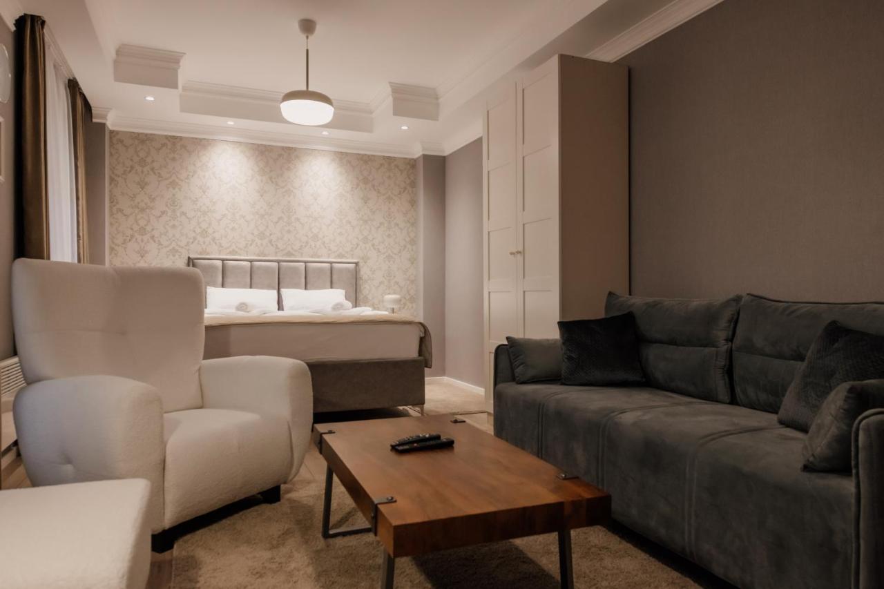 Hotel Beli Dvor ชาชาค ภายนอก รูปภาพ