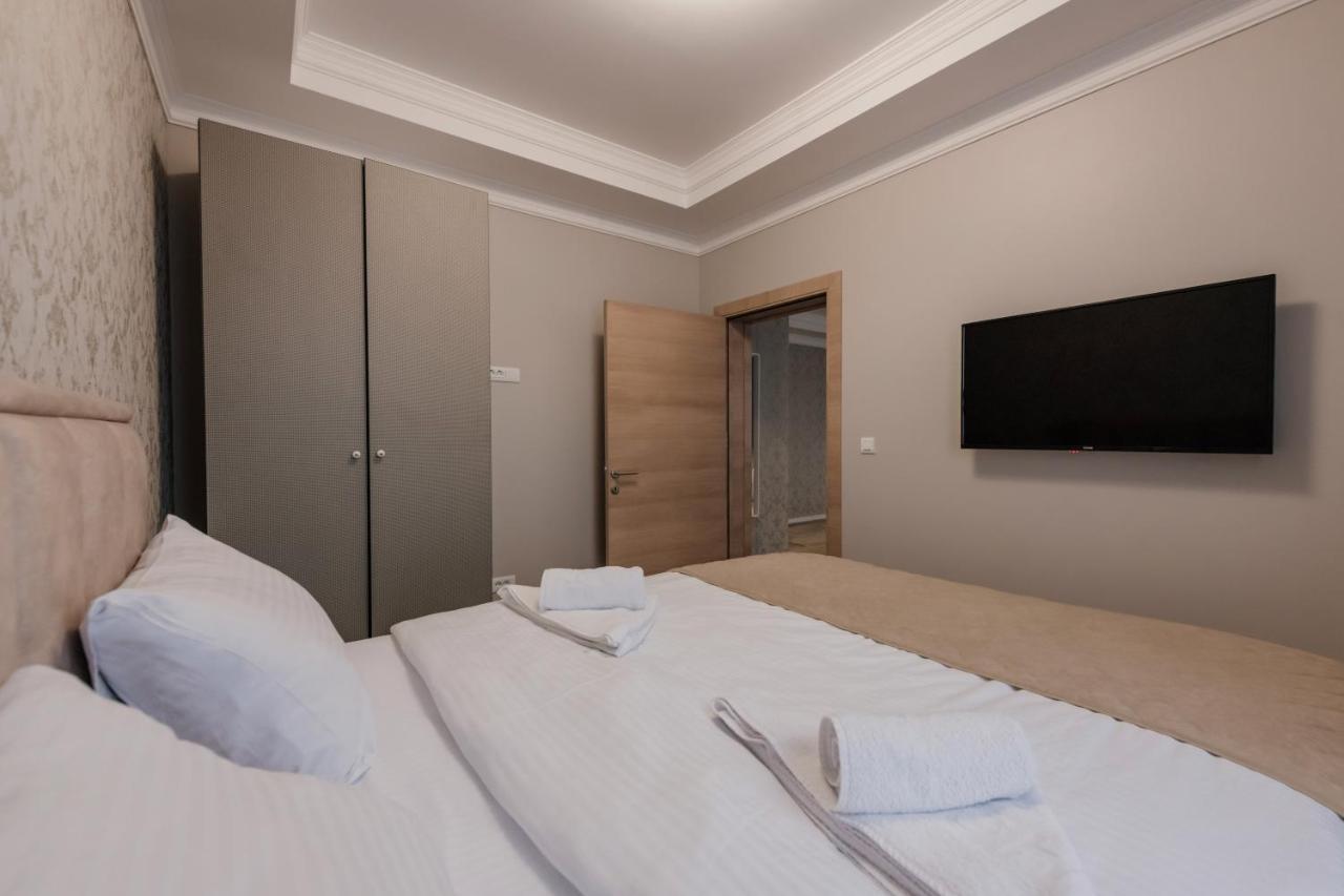 Hotel Beli Dvor ชาชาค ภายนอก รูปภาพ