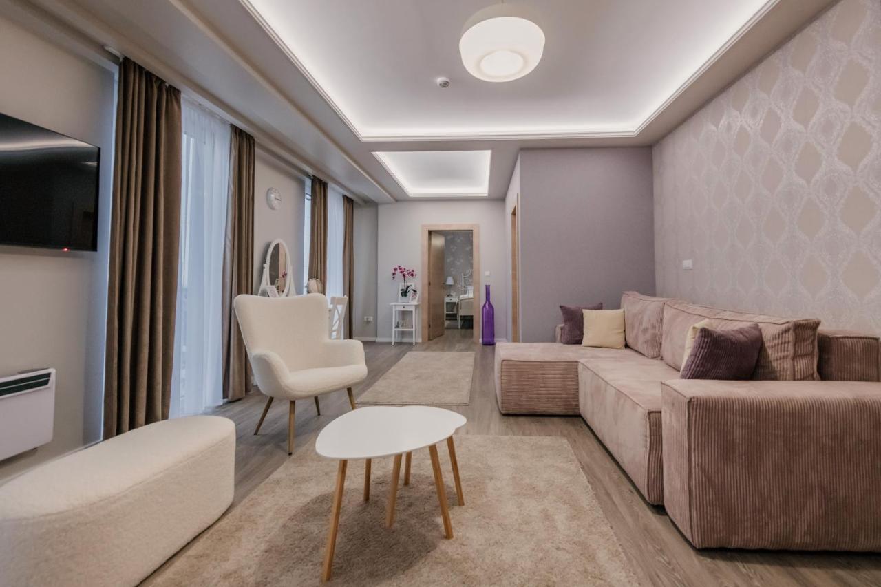 Hotel Beli Dvor ชาชาค ภายนอก รูปภาพ
