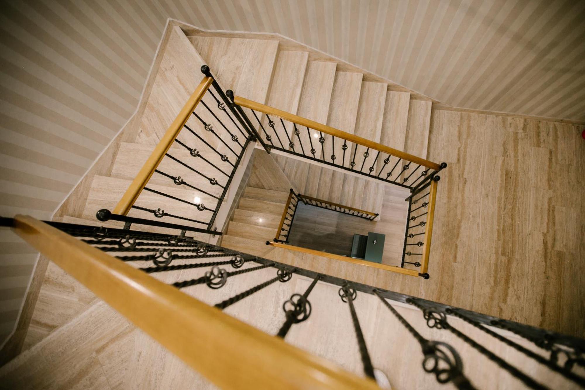 Hotel Beli Dvor ชาชาค ภายนอก รูปภาพ