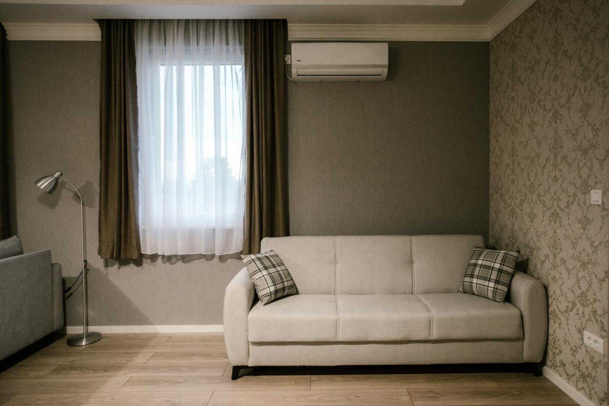 Hotel Beli Dvor ชาชาค ภายนอก รูปภาพ