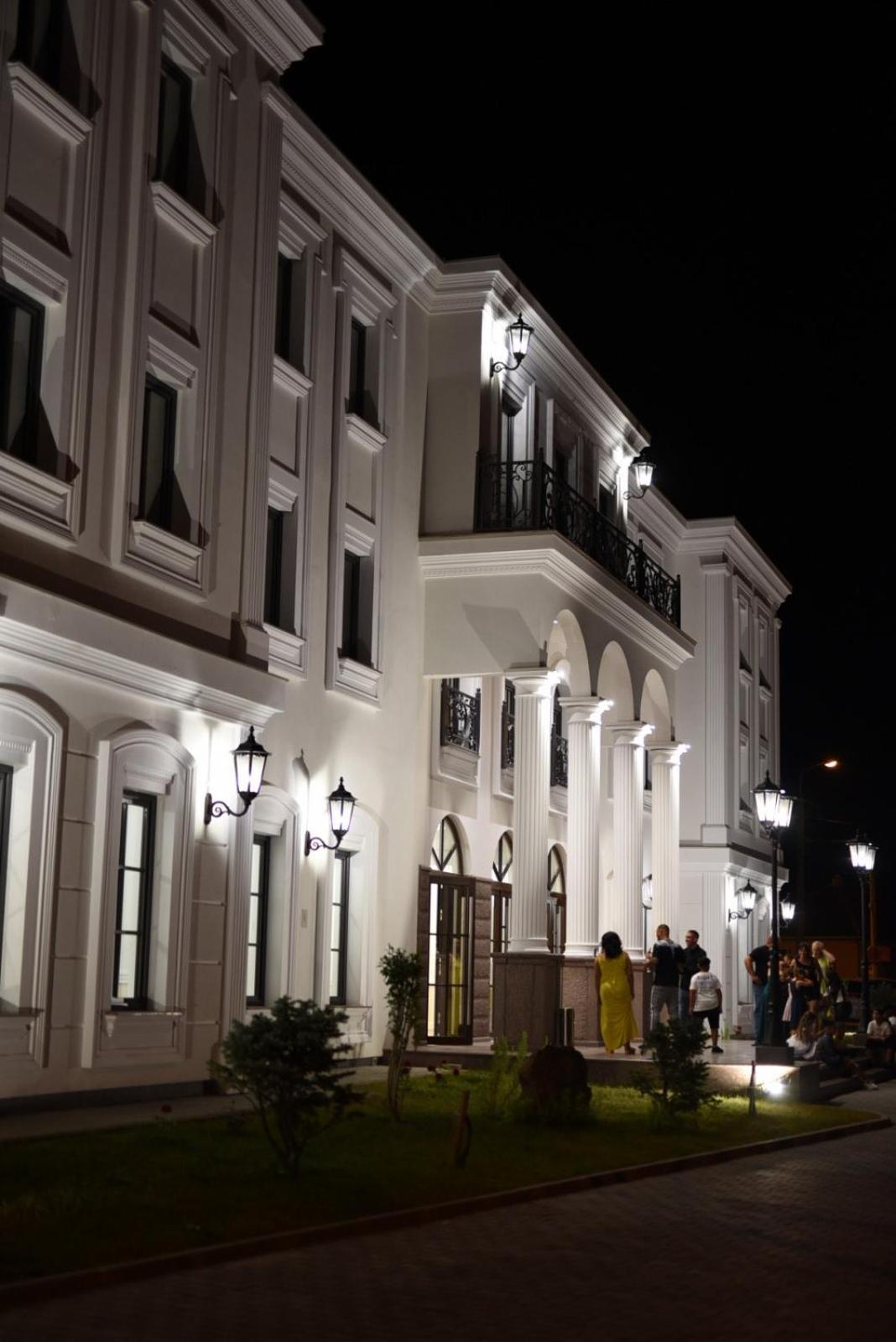 Hotel Beli Dvor ชาชาค ภายนอก รูปภาพ