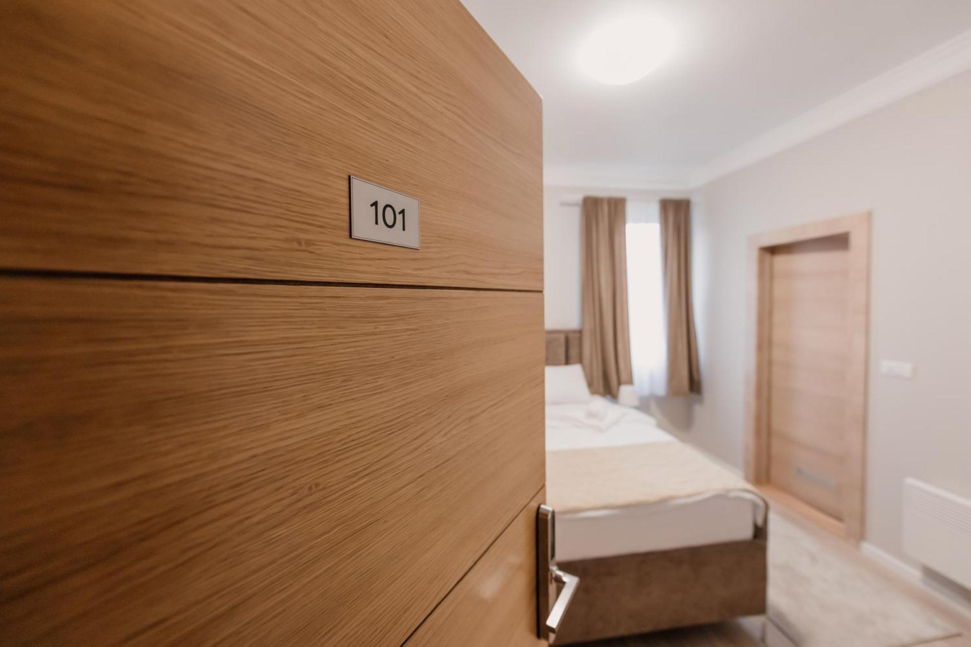 Hotel Beli Dvor ชาชาค ห้อง รูปภาพ