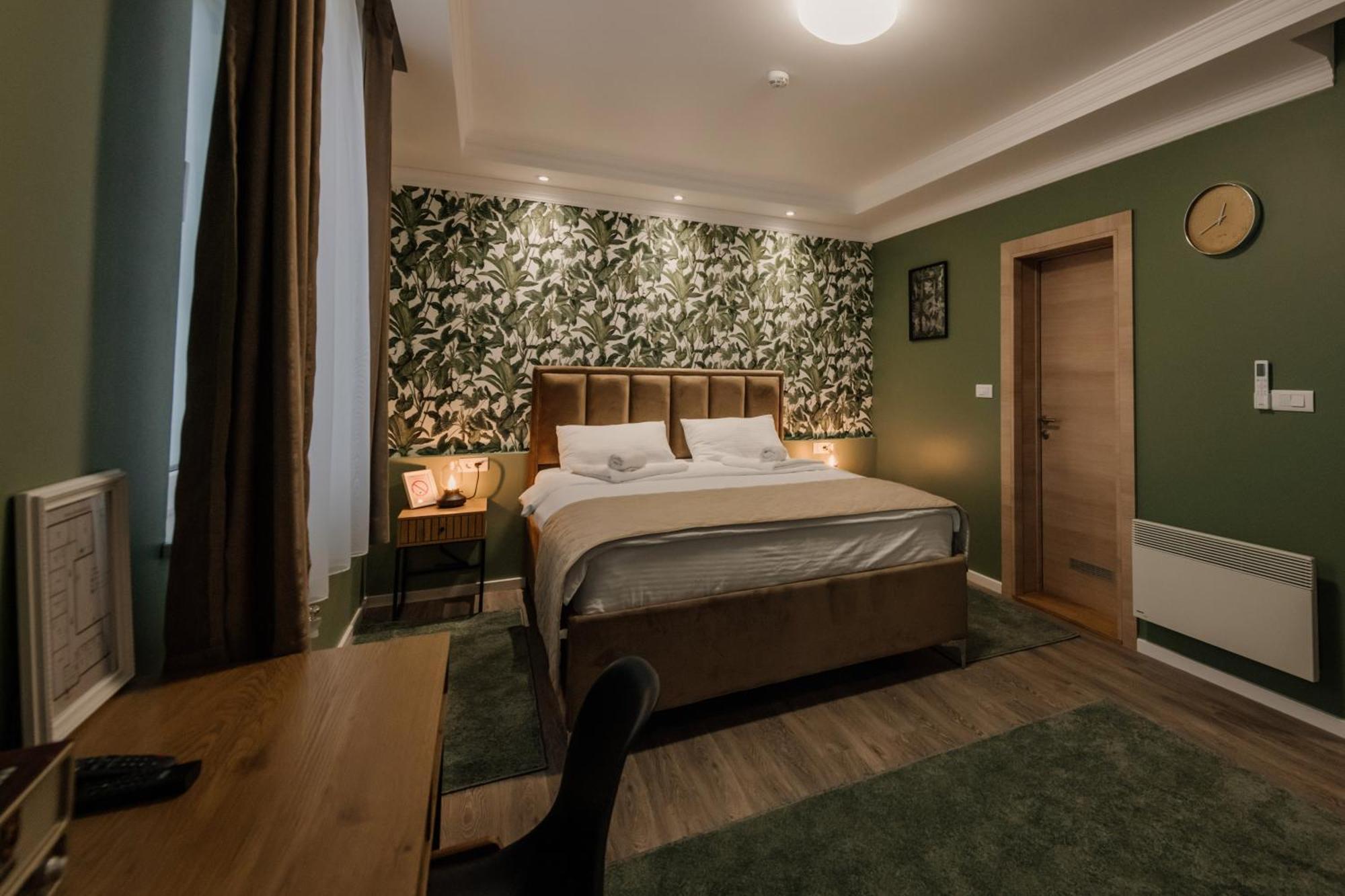 Hotel Beli Dvor ชาชาค ภายนอก รูปภาพ