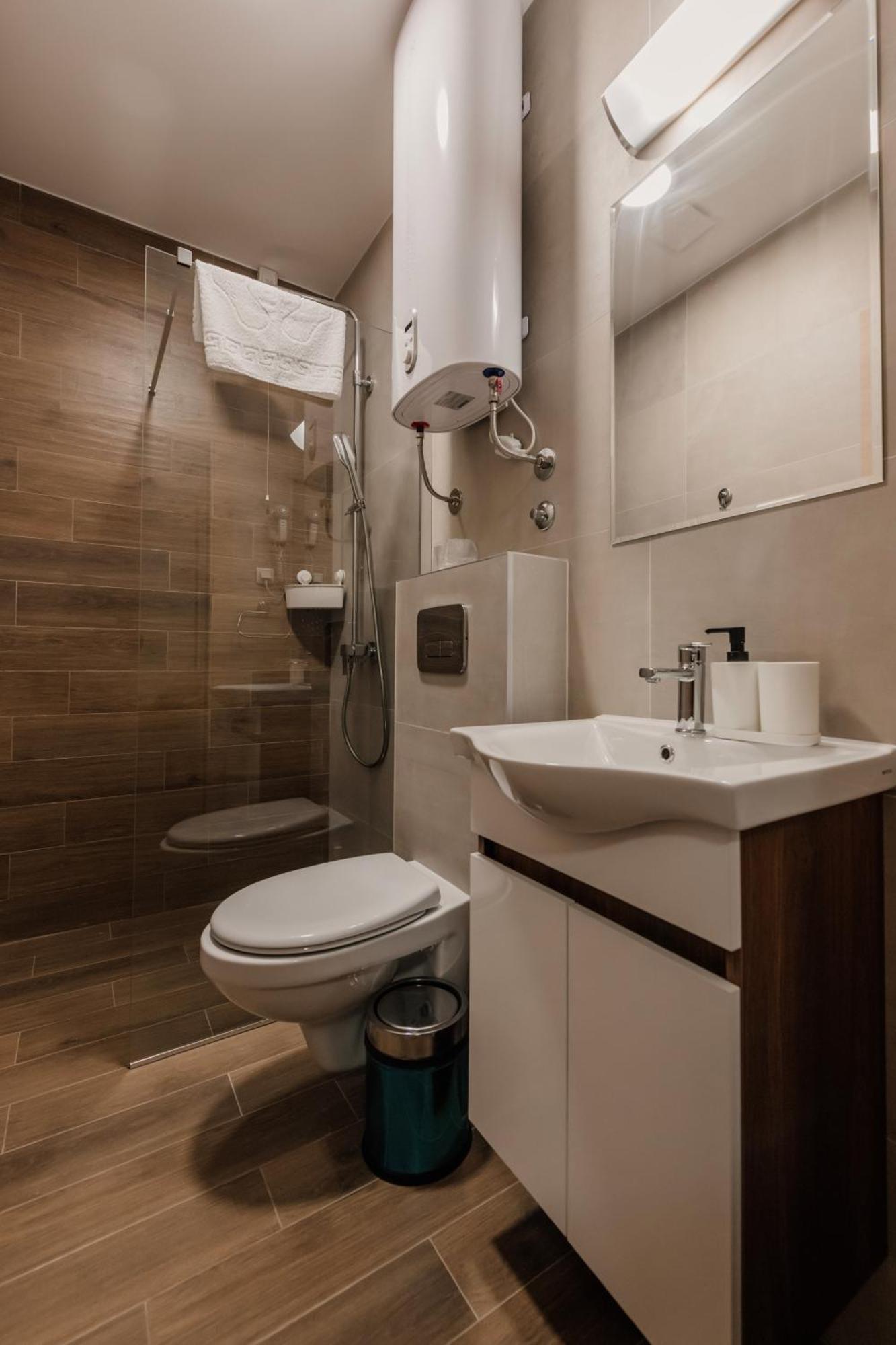 Hotel Beli Dvor ชาชาค ภายนอก รูปภาพ