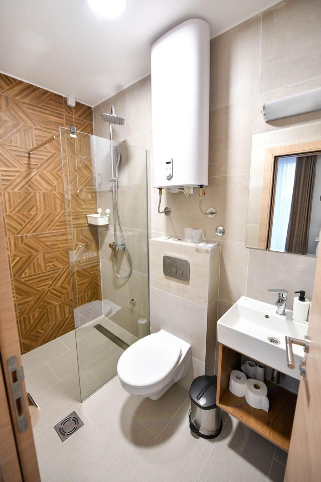 Hotel Beli Dvor ชาชาค ภายนอก รูปภาพ