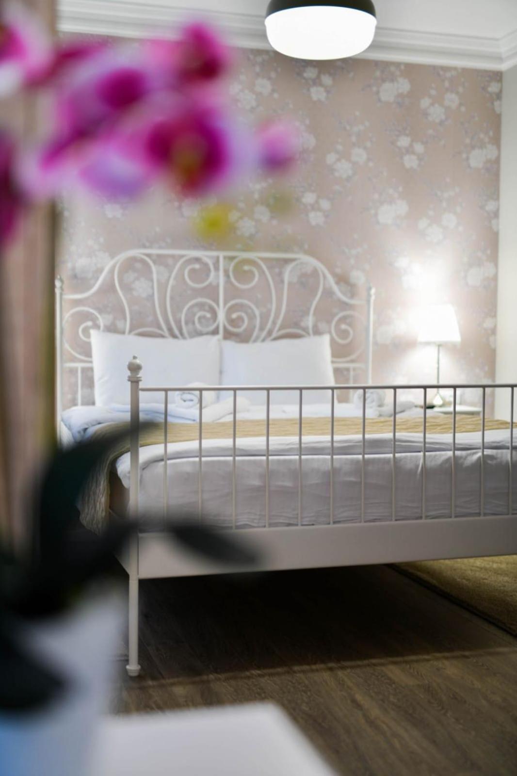 Hotel Beli Dvor ชาชาค ภายนอก รูปภาพ
