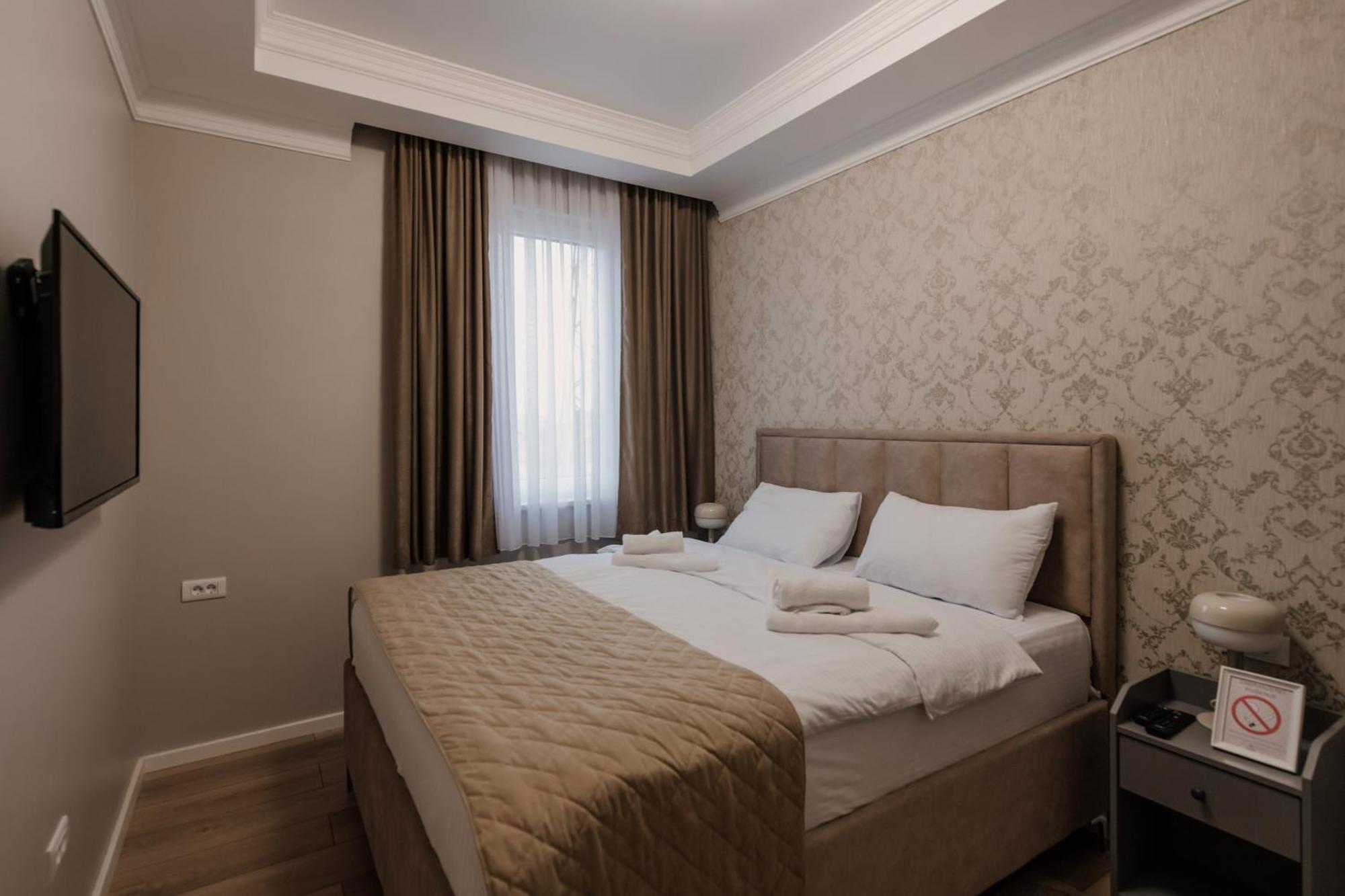 Hotel Beli Dvor ชาชาค ภายนอก รูปภาพ