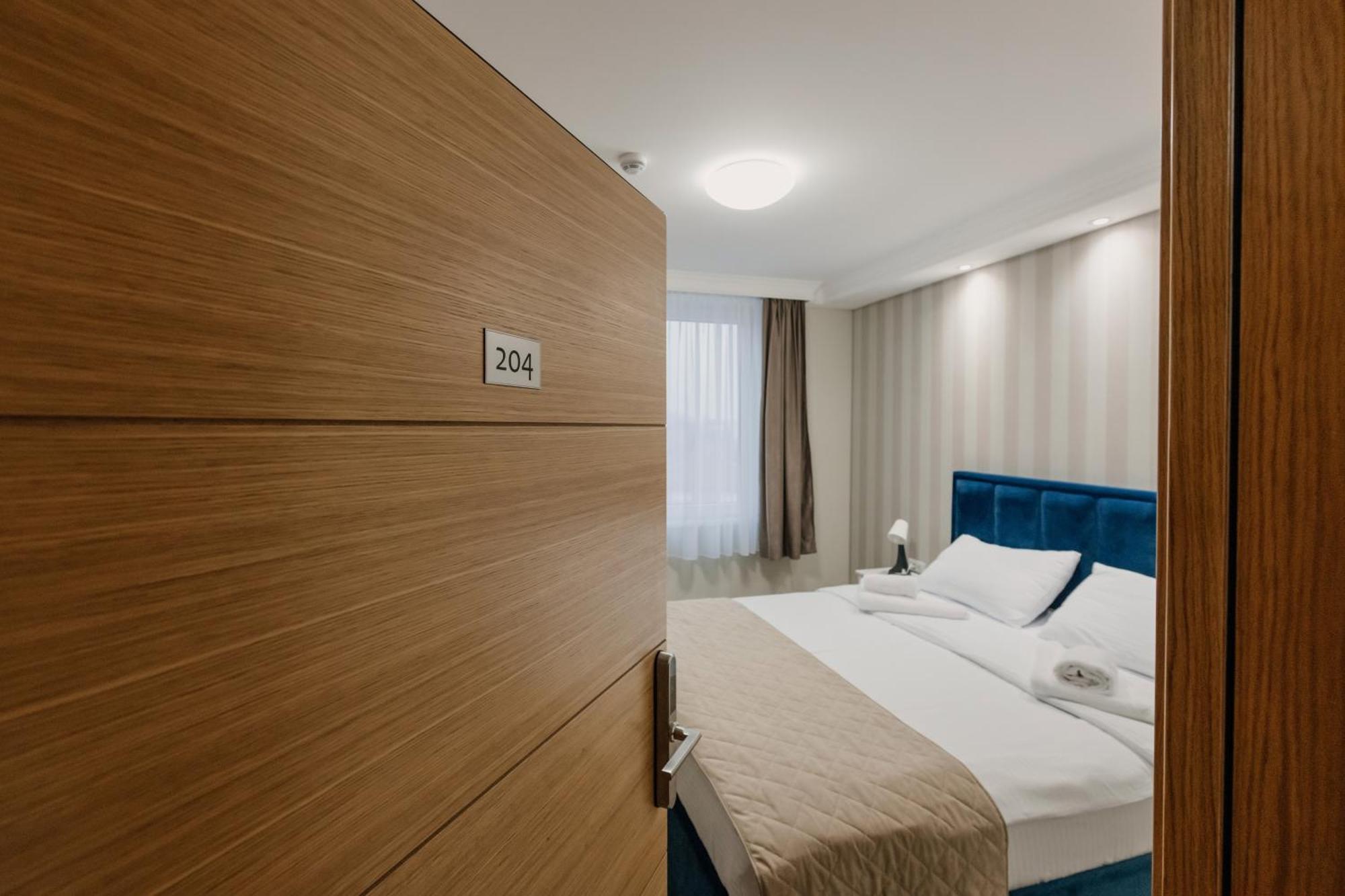 Hotel Beli Dvor ชาชาค ภายนอก รูปภาพ