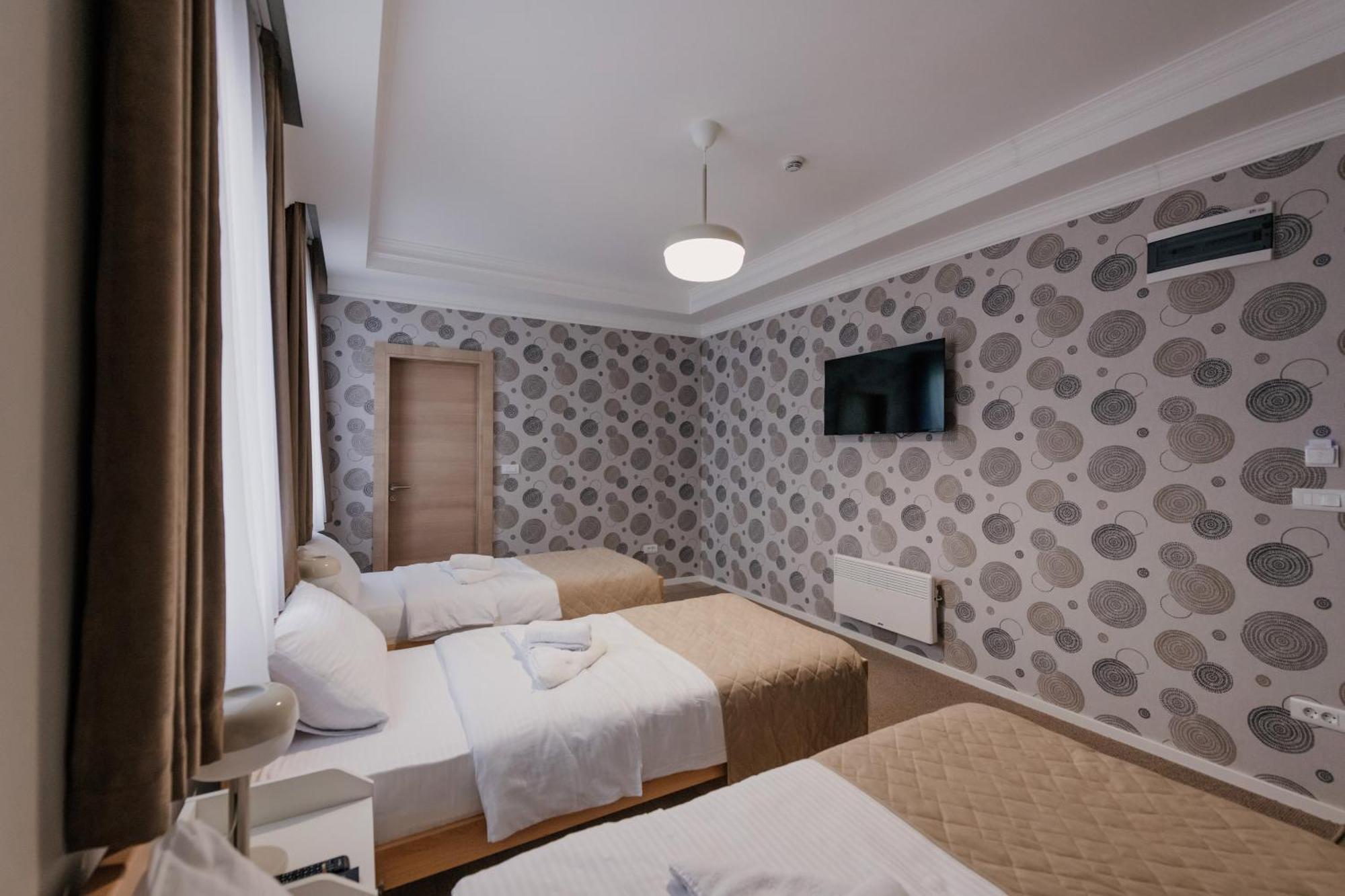 Hotel Beli Dvor ชาชาค ภายนอก รูปภาพ