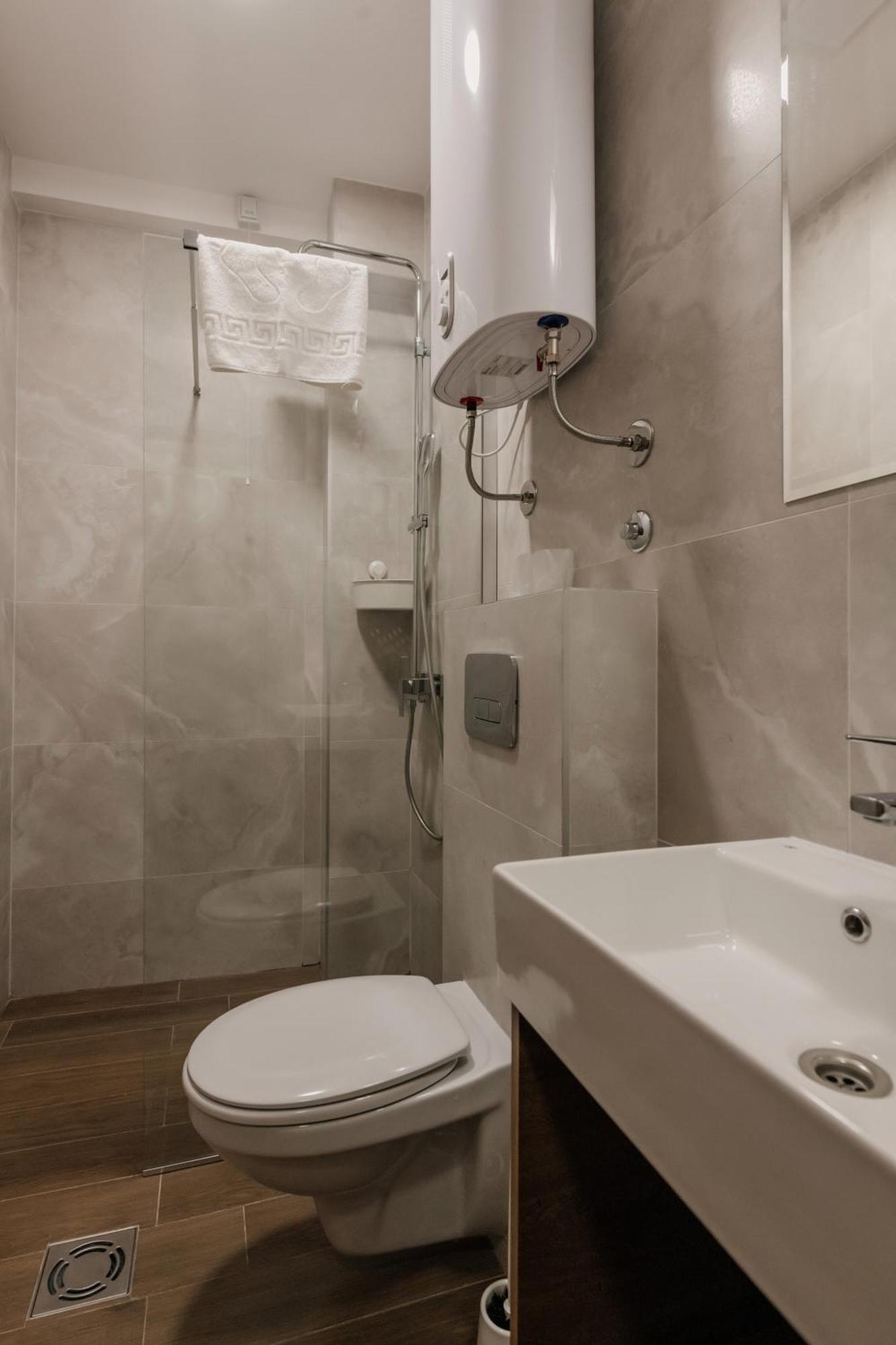 Hotel Beli Dvor ชาชาค ภายนอก รูปภาพ