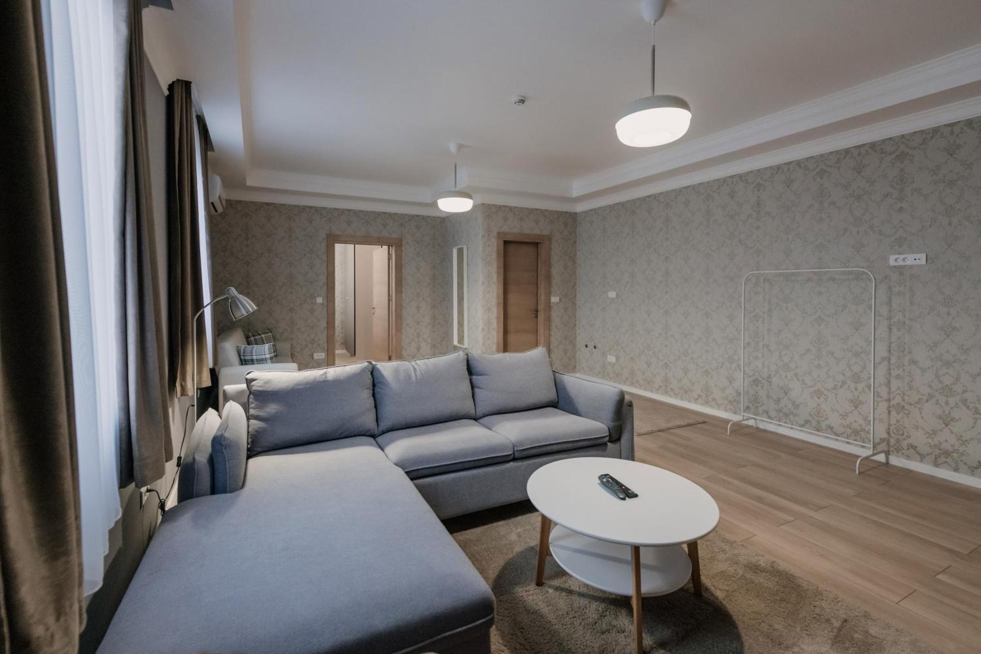 Hotel Beli Dvor ชาชาค ภายนอก รูปภาพ